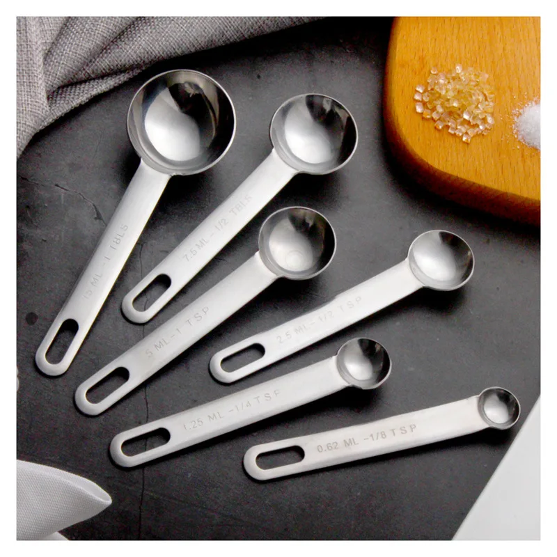 Cuchara medidora multiusos de  - Baking Powder Kitchen reseña y precio